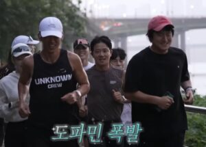 나혼자산다에서 기안84가 보여준 것처럼 한강공원은 단순한 산책 공간이 아니라 러닝, 수영, 자전거, 피크닉까지 모두 가능한 서울의 대표 여가 공간입니다.한강 러닝 코스와 잠원 한강수영장은 특히 인기가 높아 주말 가족 나들이나 데이트 코스로도 추천드립니다.